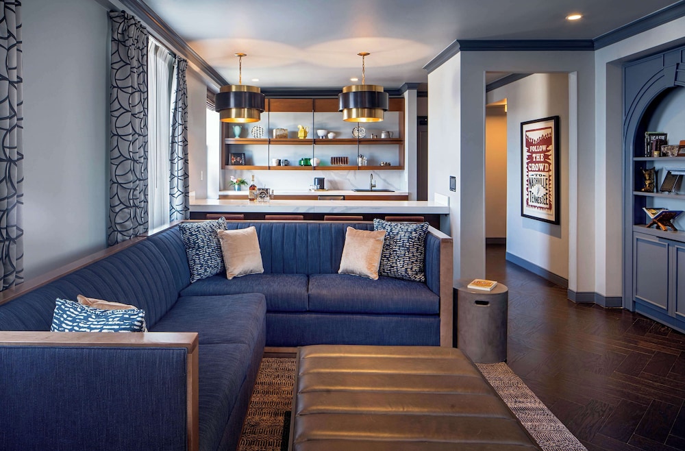 Holston House Nashville 30/50