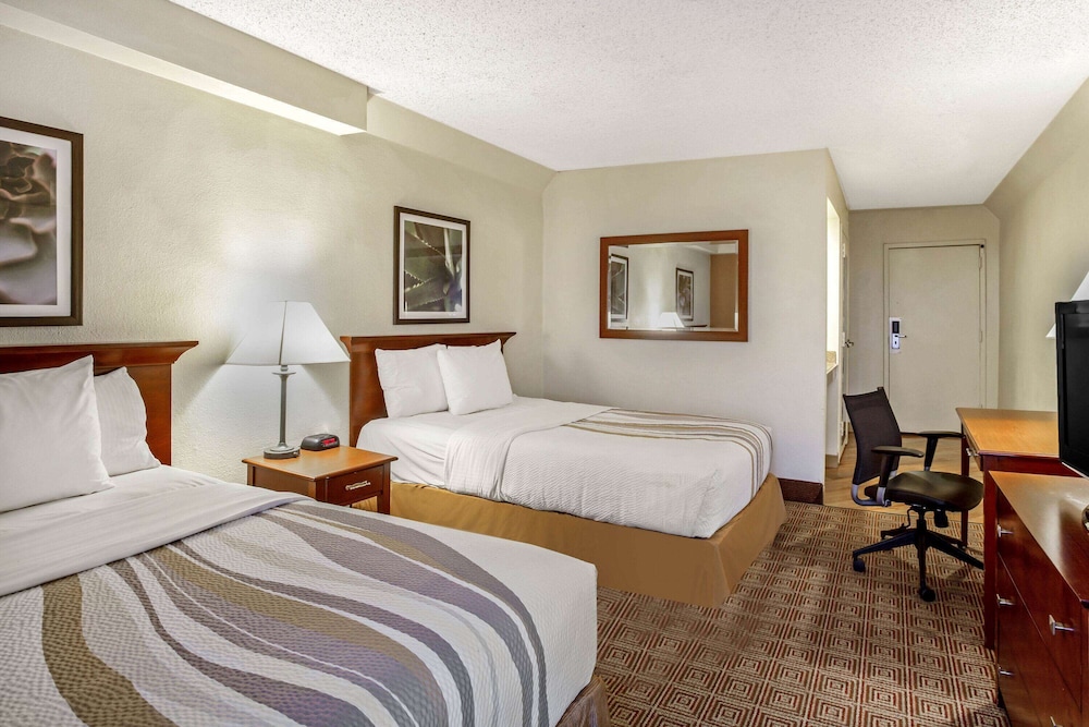 La Quinta Inn & Suites by Wyndham Stamford / New York City 14/59