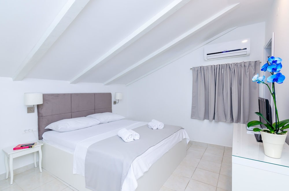 Villa Babilon 13/68