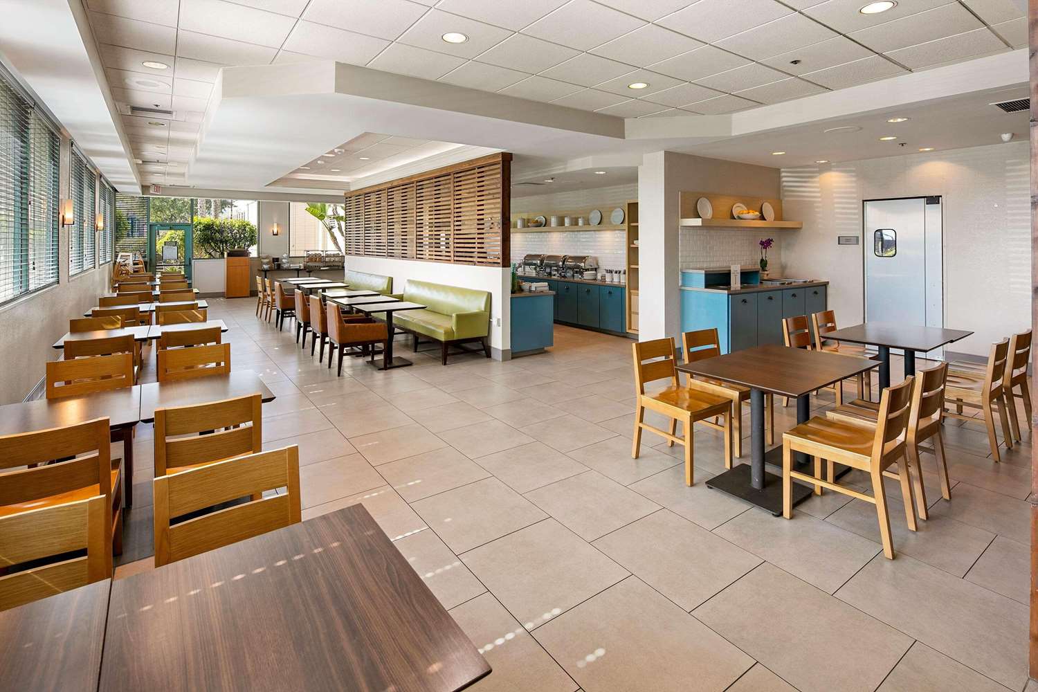 Country Inn and Suites by Radisson San Diego North CA 17/31