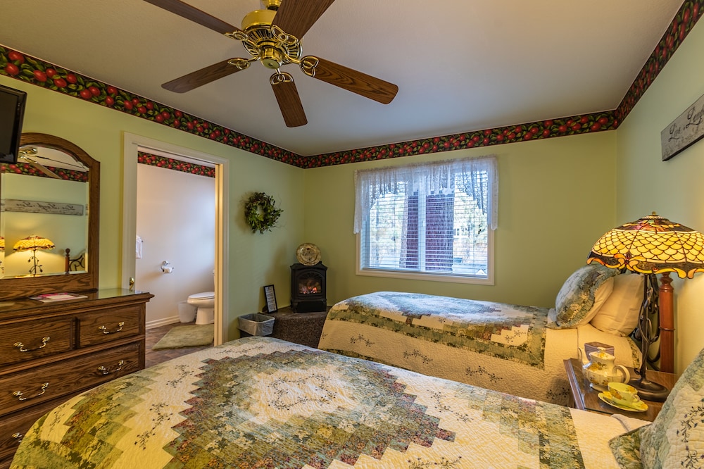 Apples Bed Breakfast 25/71