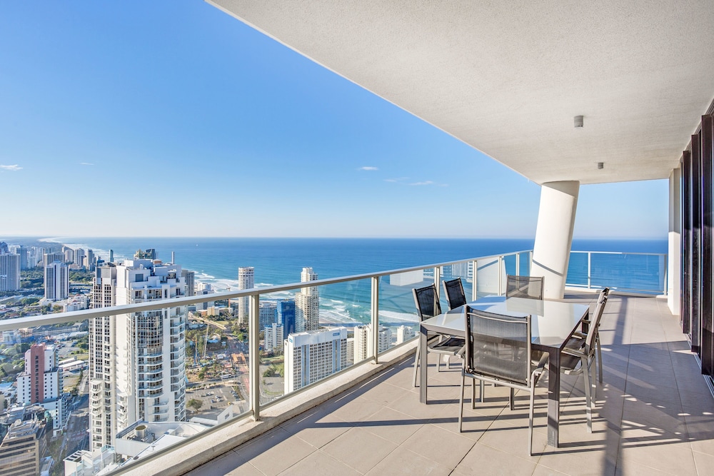 Mantra Circle on Cavill Surfers Paradise 48/50