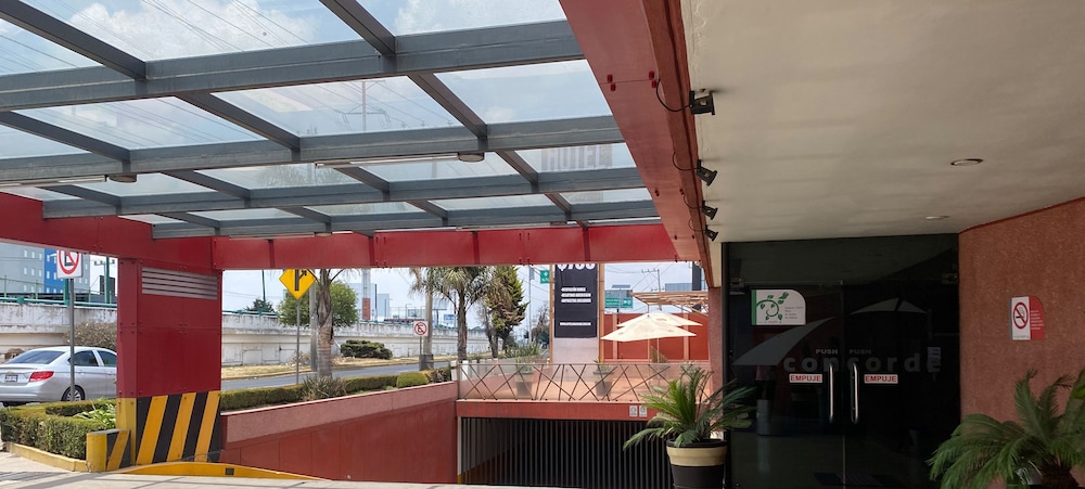 Concorde Hotel 4/73