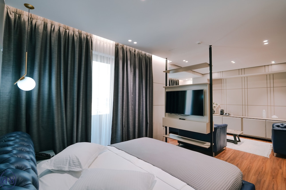Hotel Butrinti 27/60