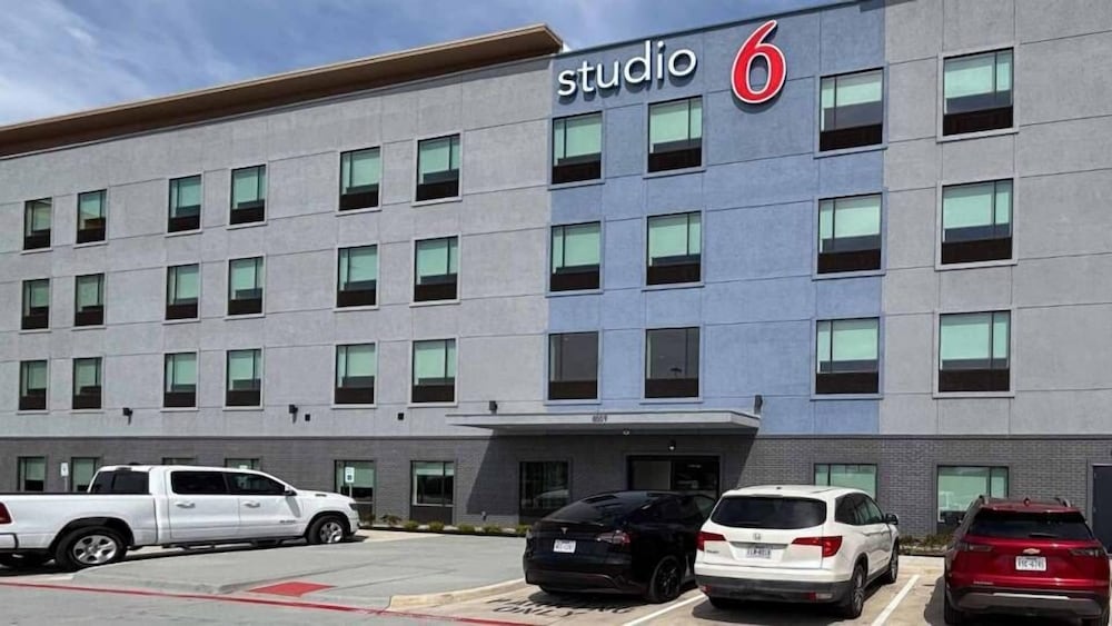 Studio6 Dallas, TX - Fair Park 26/36