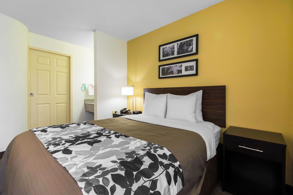 Standard, Queen Bed