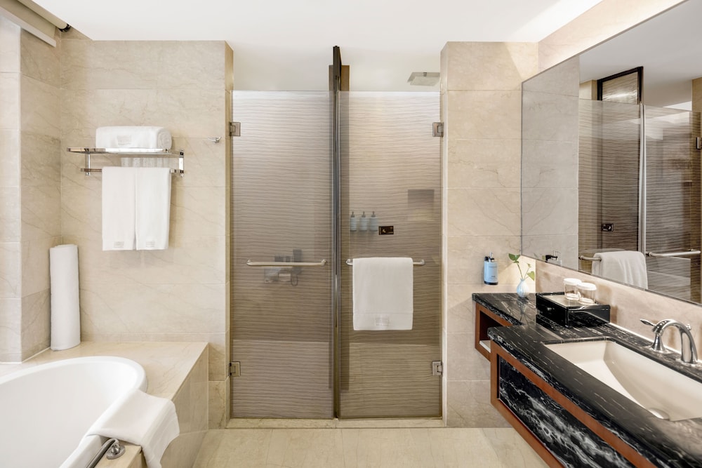 Enlux Hotel (Baotu Quanquan City Plaza) 56/59