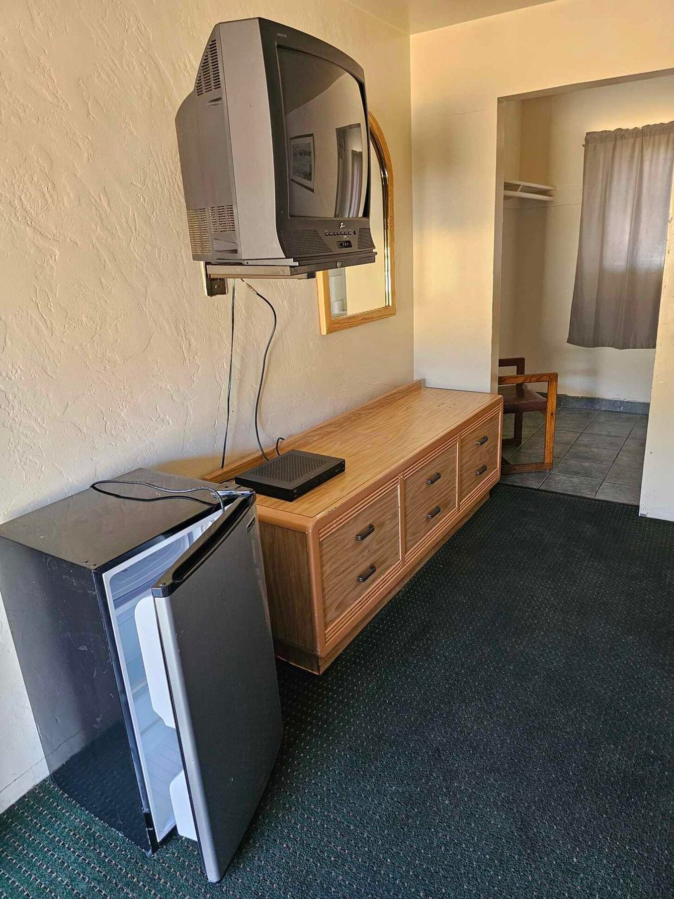 Discovery Inn Vallejo I 80 Near Napa CA 22/32