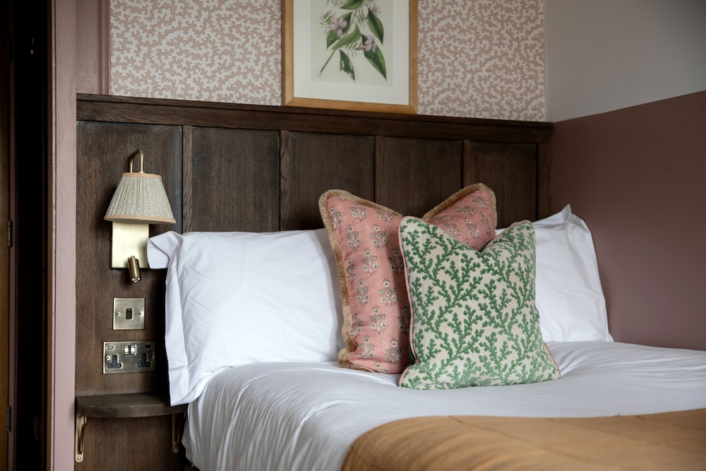 Worplesdon Place Hotel 38/70