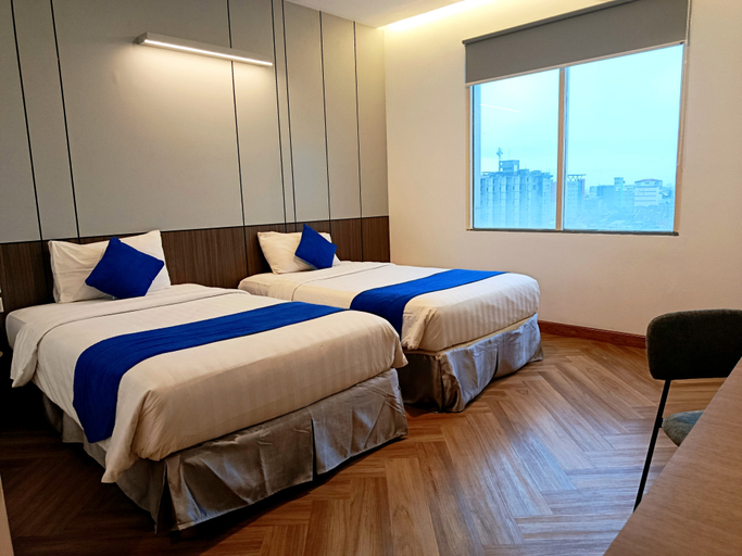 New Deluxe, Twin Beds