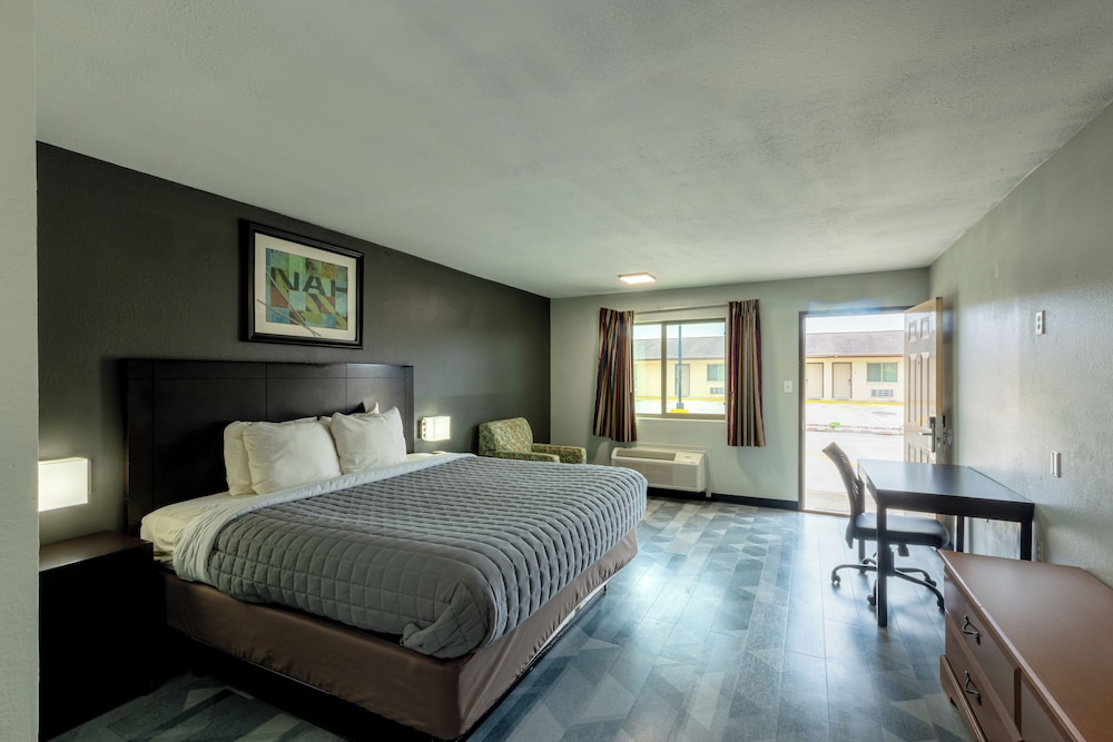 Freer Executive Inn and Studios by OYO 21/44