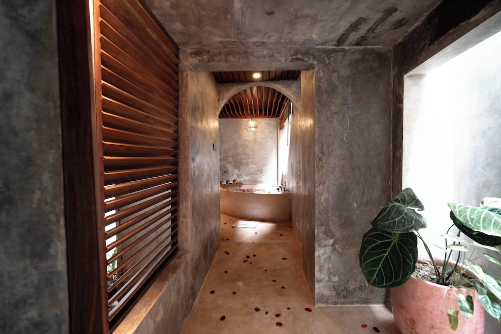 The Sender Pool Suite 20/50