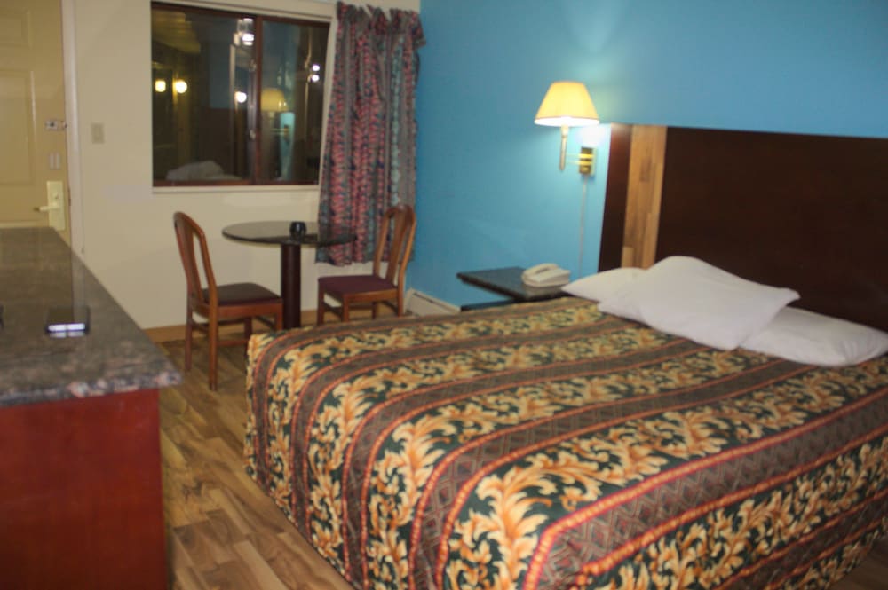 American Inn & Suites 8/28