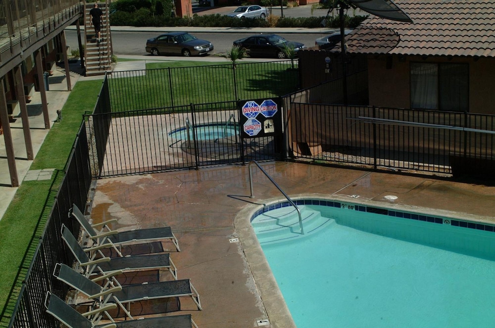 Best Economy Inn n Suites 48/67