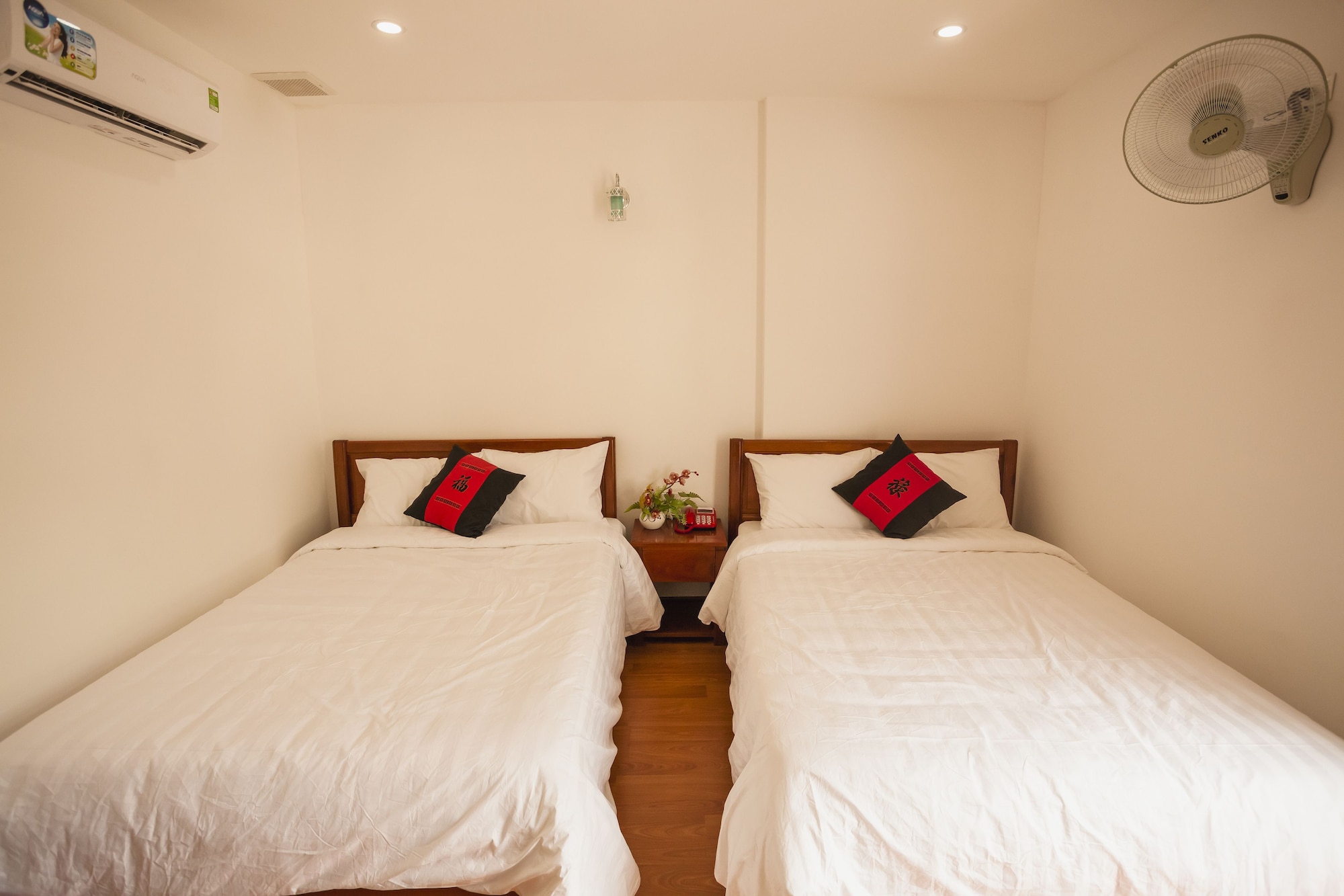 ROOM, DOUBLE BED