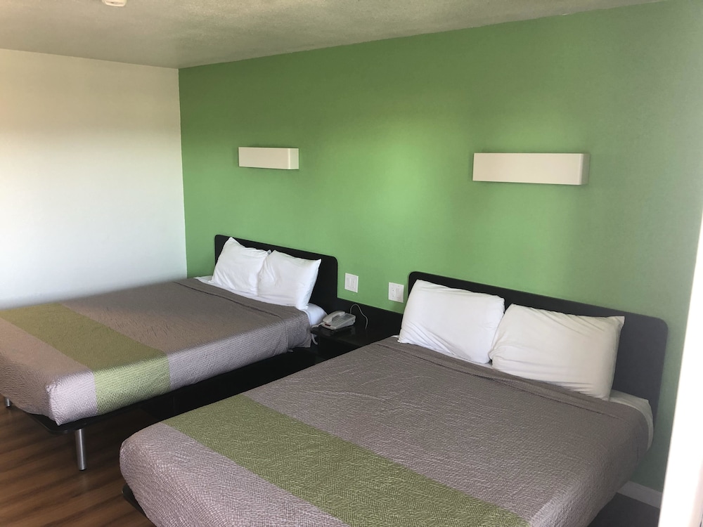 Motel6 Barstow, CA 25/57