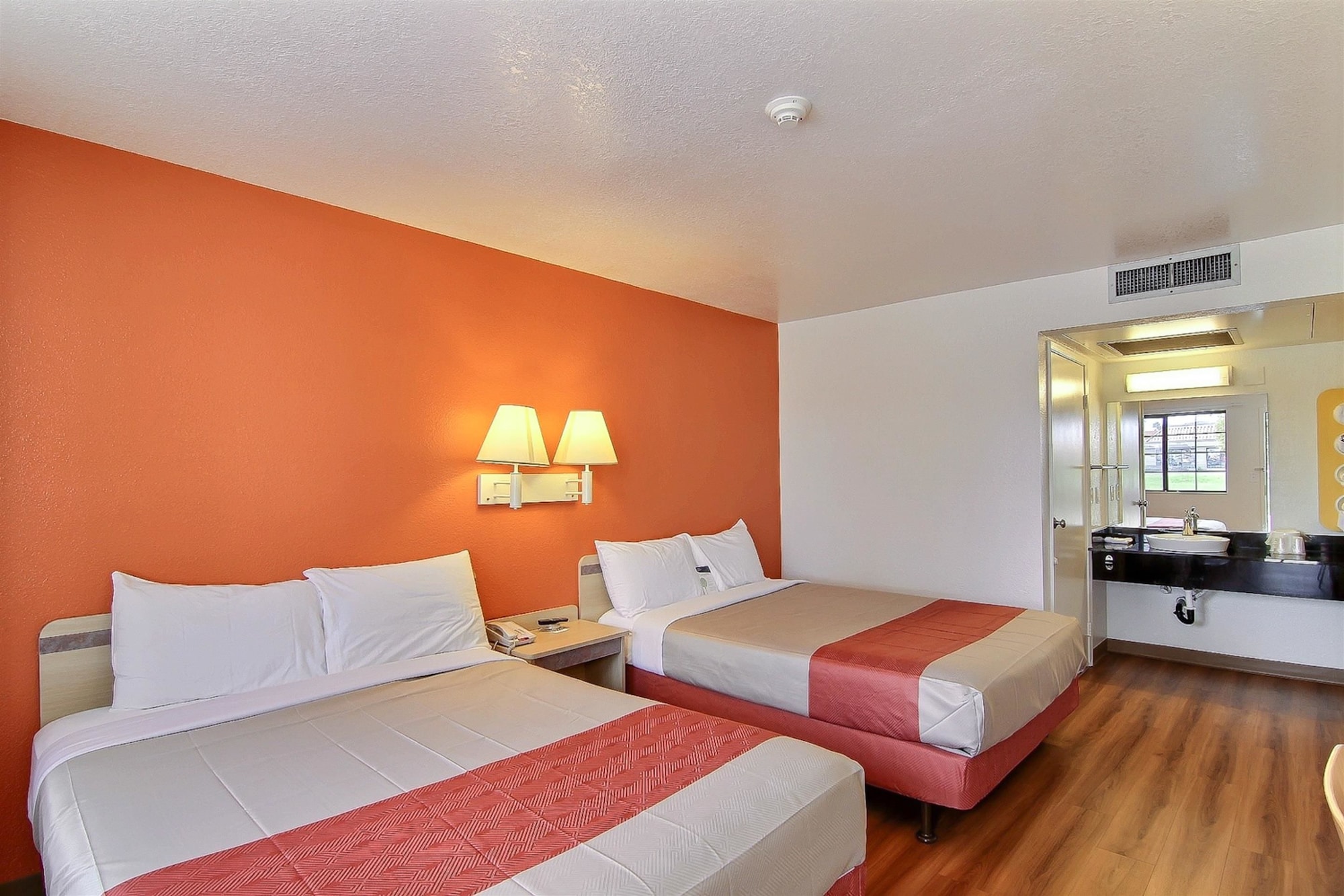 Deluxe, 2 Queen Beds, Motel6 Lompoc, CA 2/10