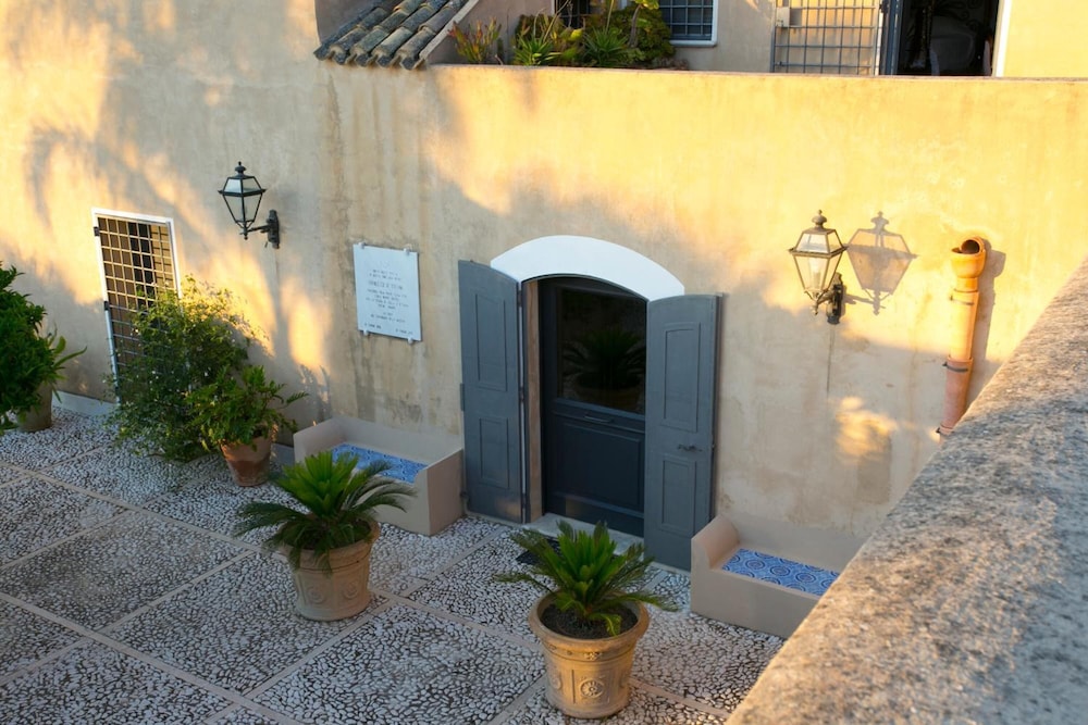 Baglio Sant'andrea 47/50
