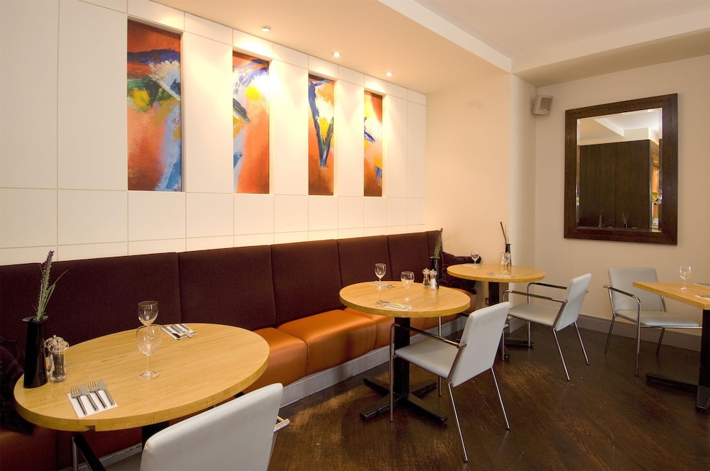 Premier Inn Manchester Old Trafford 40/55