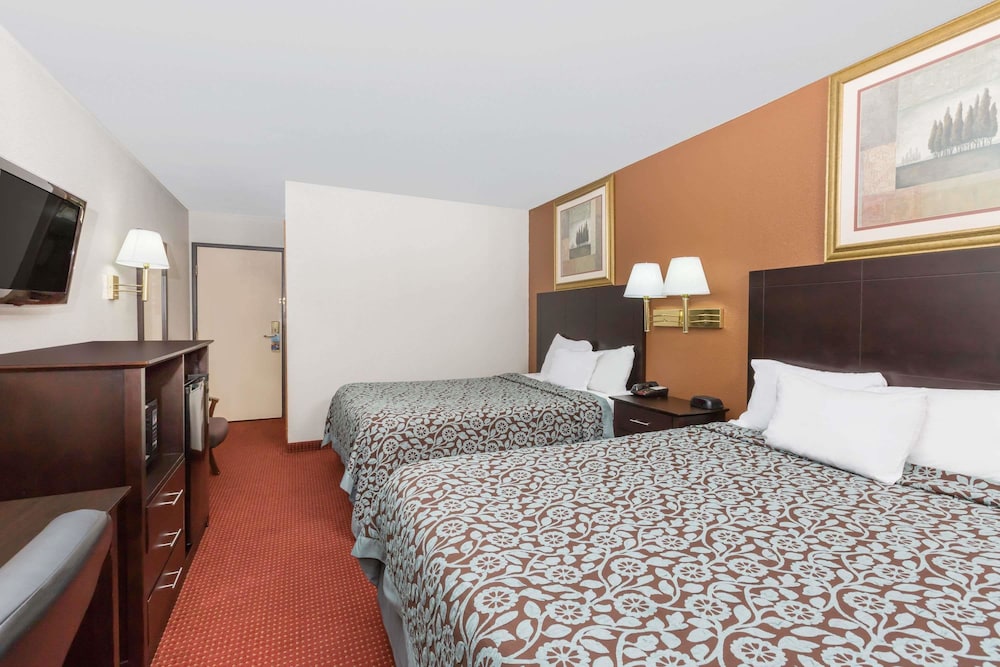 Days Inn & Suites By Wyndham Des Moines Airport 11/40