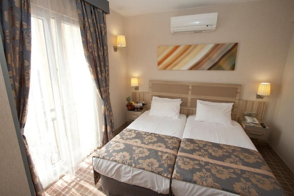 Nanda Hotel 8/63