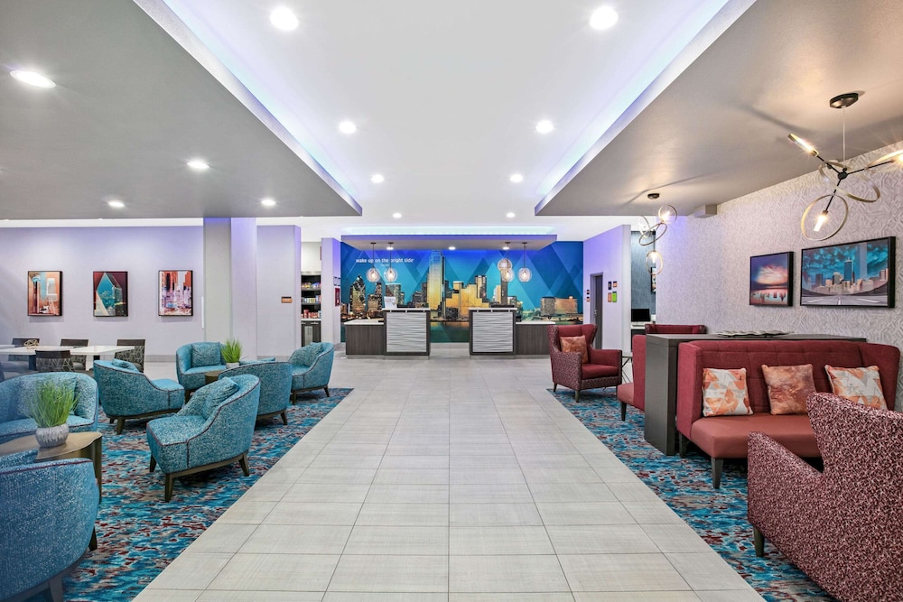 La Quinta Inn & Suites by Wyndham DFW West-Glade Parks 9/47
