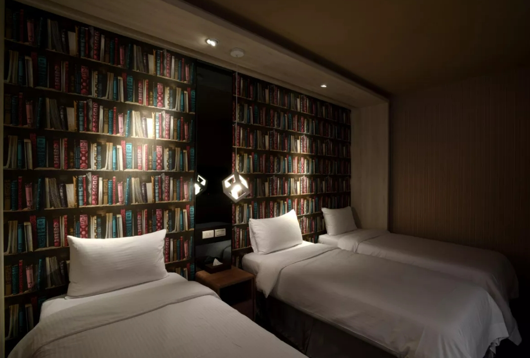 Room, Triple, No Window