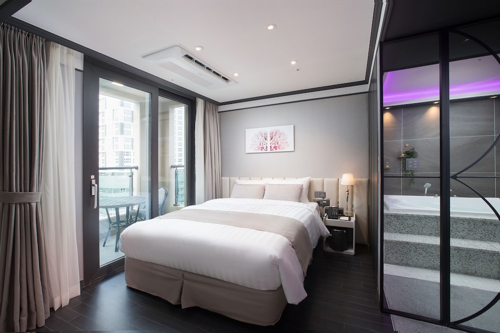 Utop Boutique Hotel and Residence 14/50