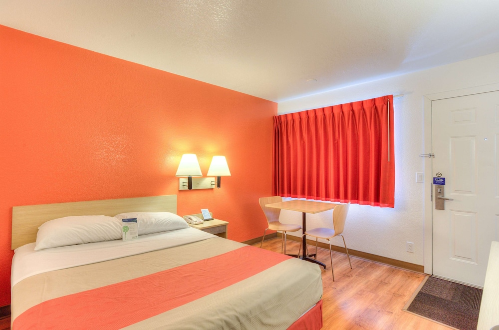 Motel6 Tigard, OR - Portland South - Lake Oswego 10/59