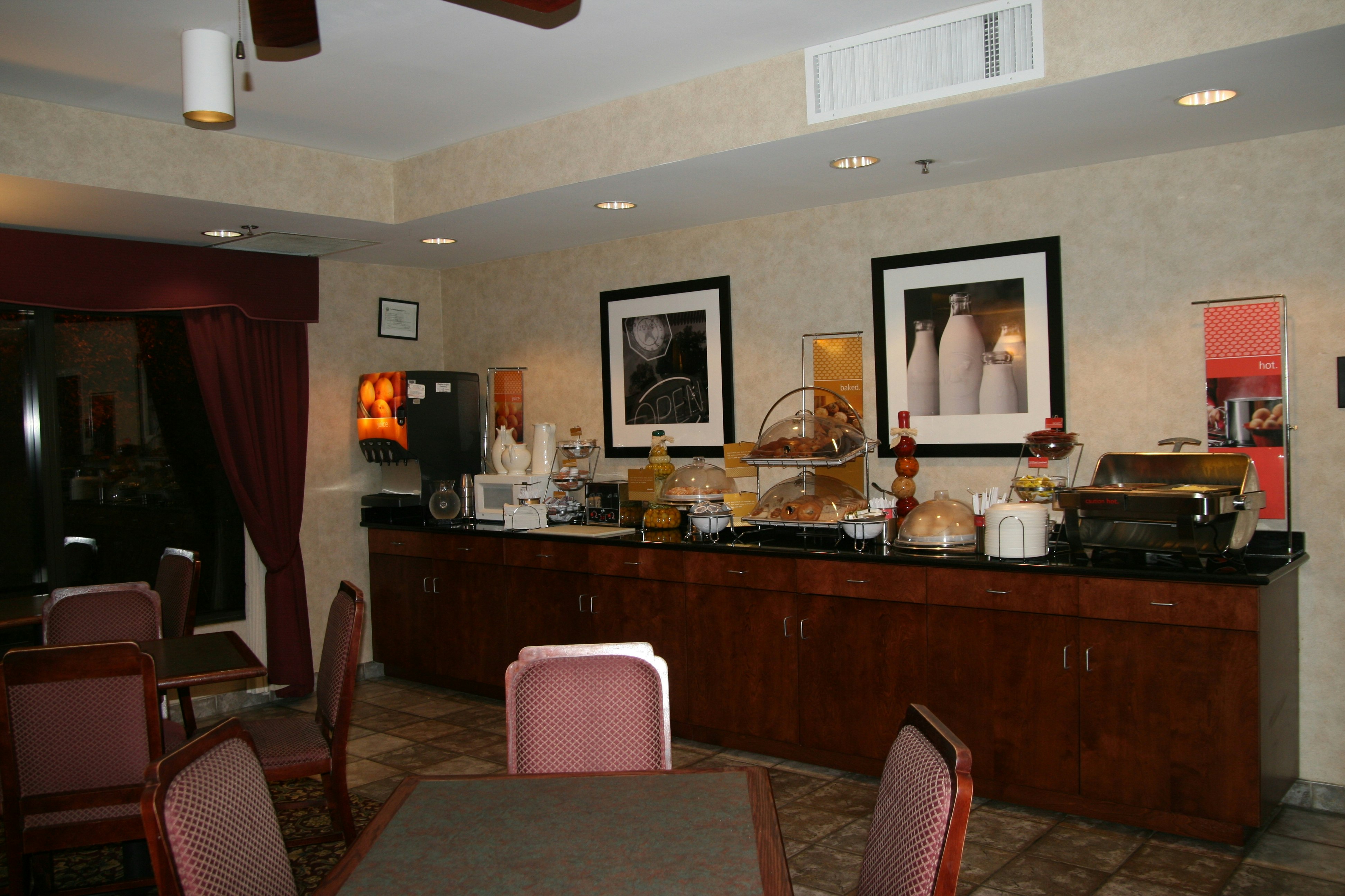 Hampton Inn Columbus-Airport 63/74