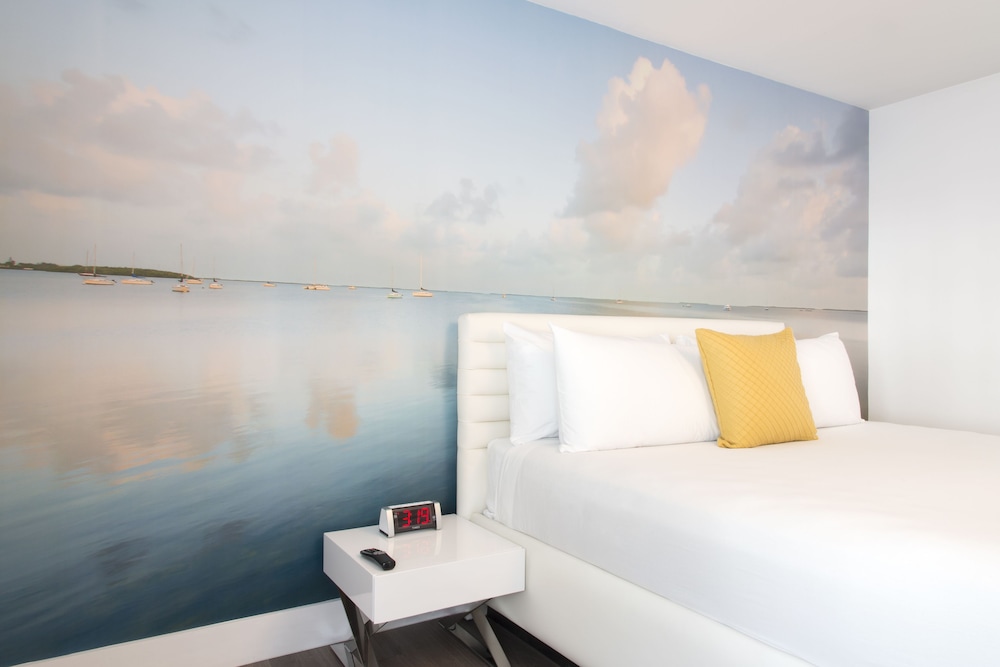 PENTHOUSE, KING BED, TERRACE