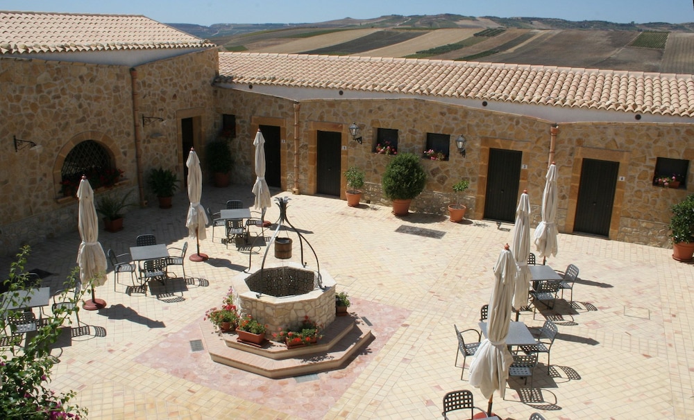 Don Giovanni Hotel 28/36