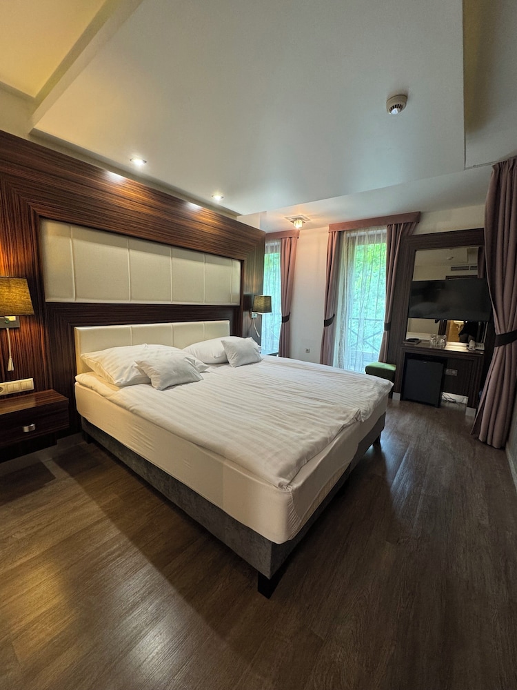 Duna Garden Hotel 6/40