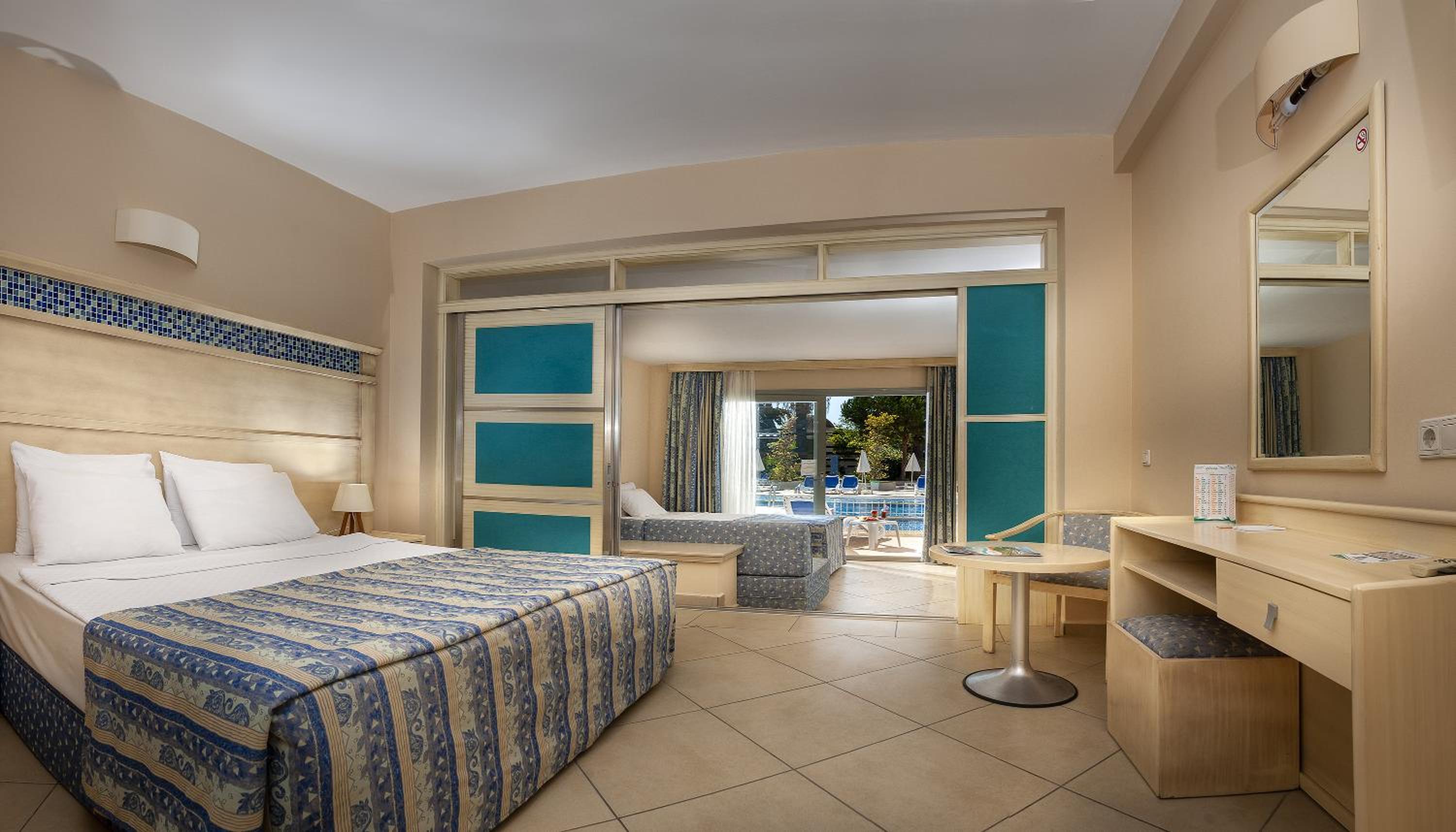 Pool, Family, Suite