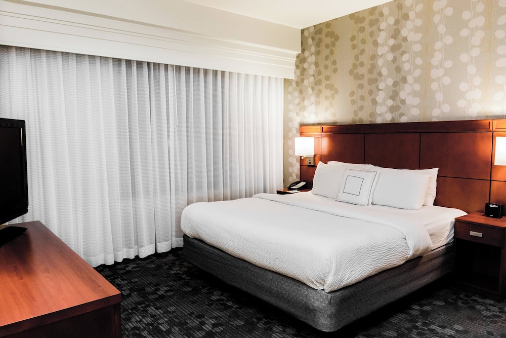 Suite, King Bed, Sofa