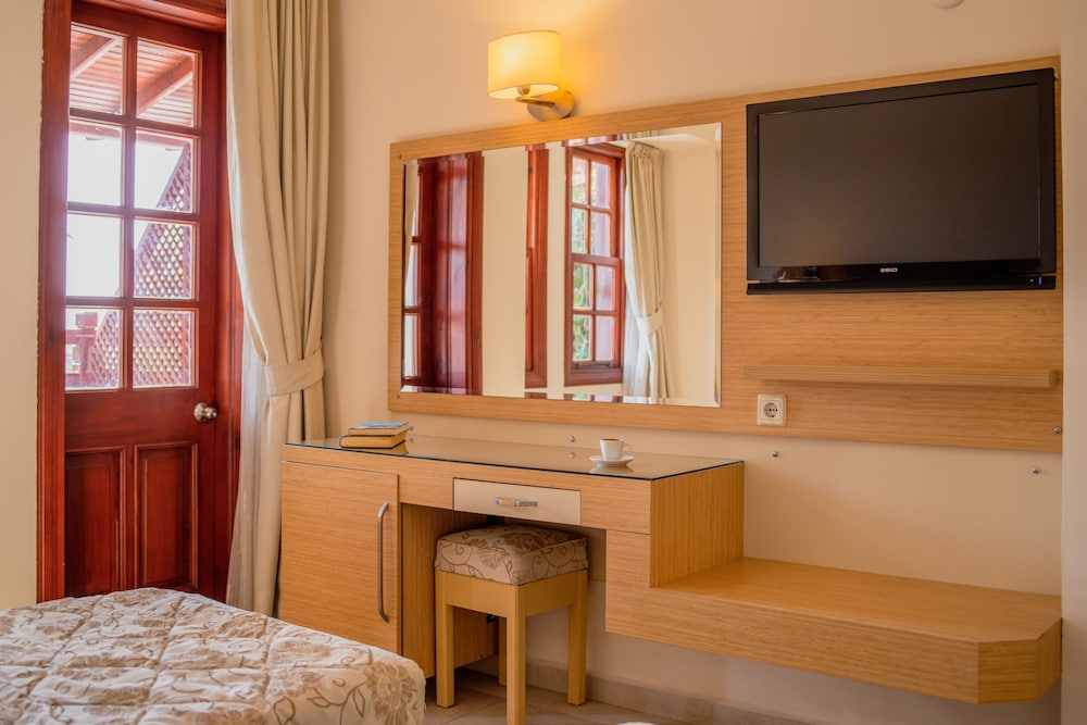 Alize Hotel 68/83