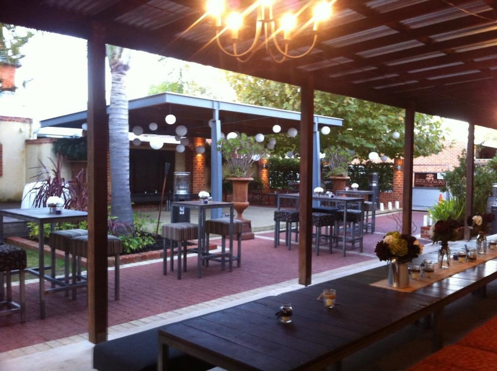 Rose & Crown Hotel 42/49