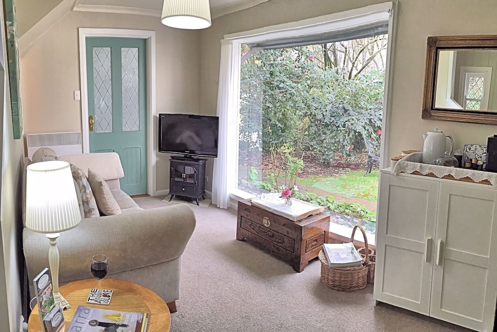 Clarendon Cottages 21/48