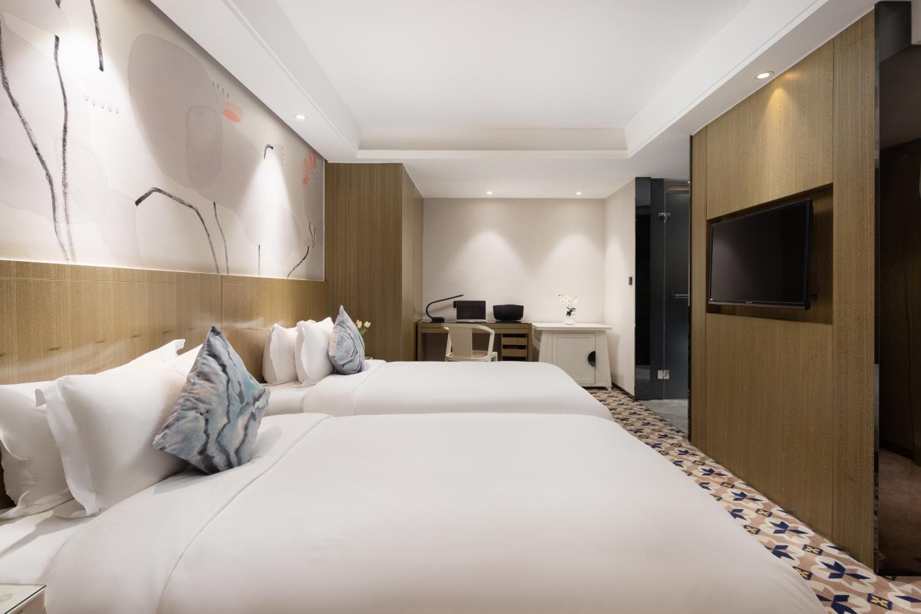 SUPERIOR TWIN ROOM (NO WINDOW) H