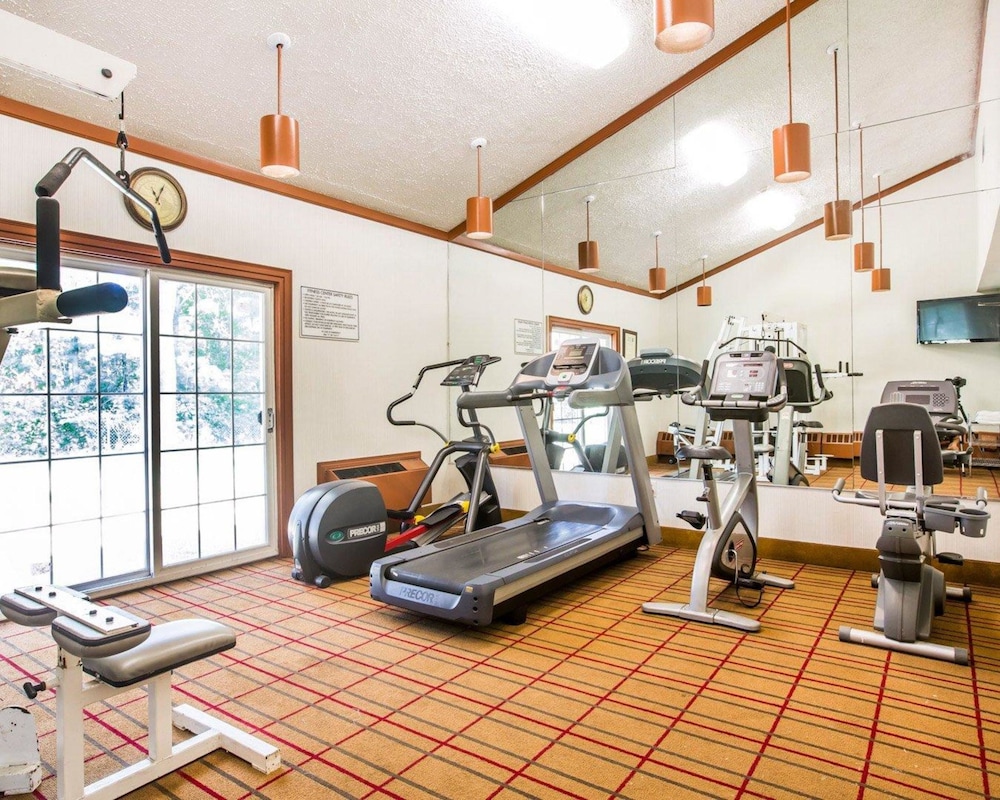 Quality Inn & Conference Center Brattleboro North 48/64