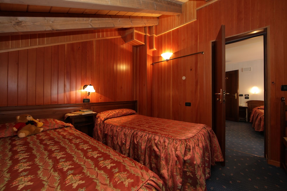 Hotel Santa San 33/69