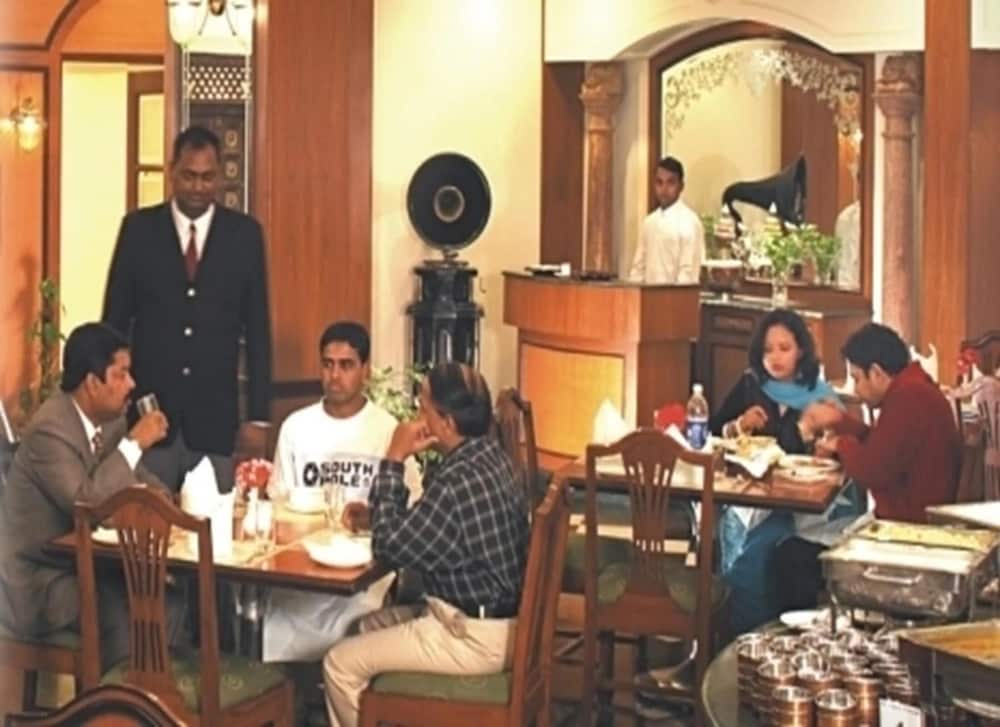 Renest Shraddha Inn Shirdi (ex Shraddha Sarovar Portico) 13/41