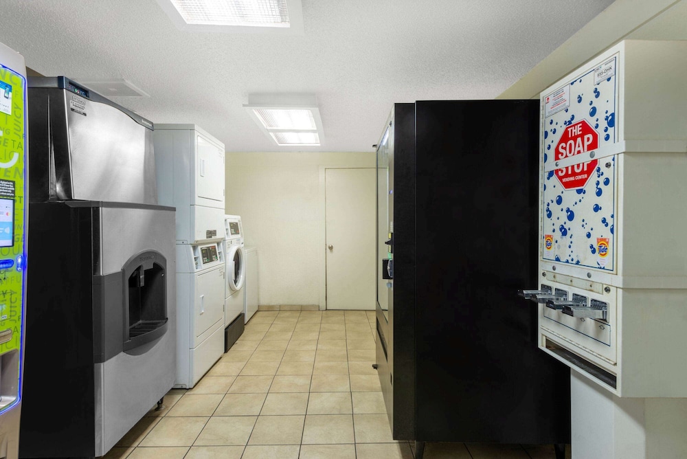 Travelodge by Wyndham Essington / Philadelphia Airport 13/19