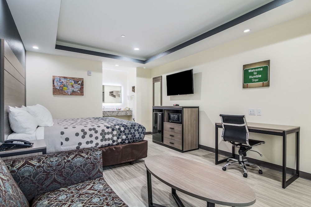 Econo Lodge Inn and Suites Humble Fm1960 Iah Airport 19/27