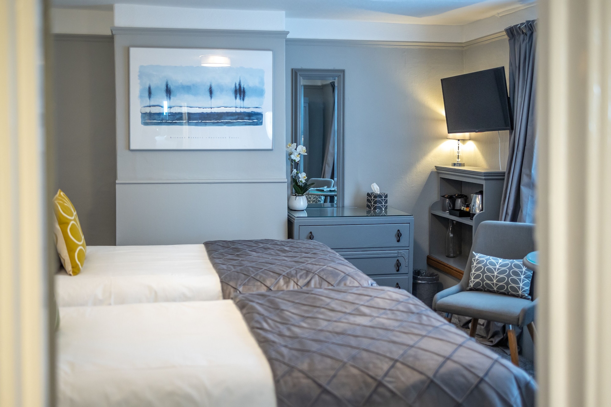 Classic, Twin Beds, Inland View
