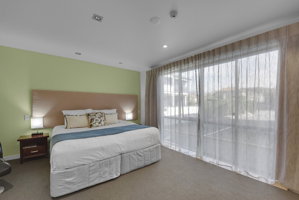 1 BEDROOM, EXECUTIVE, SUITE, TWIN BEDS, 2 KING BEDS, SOFA