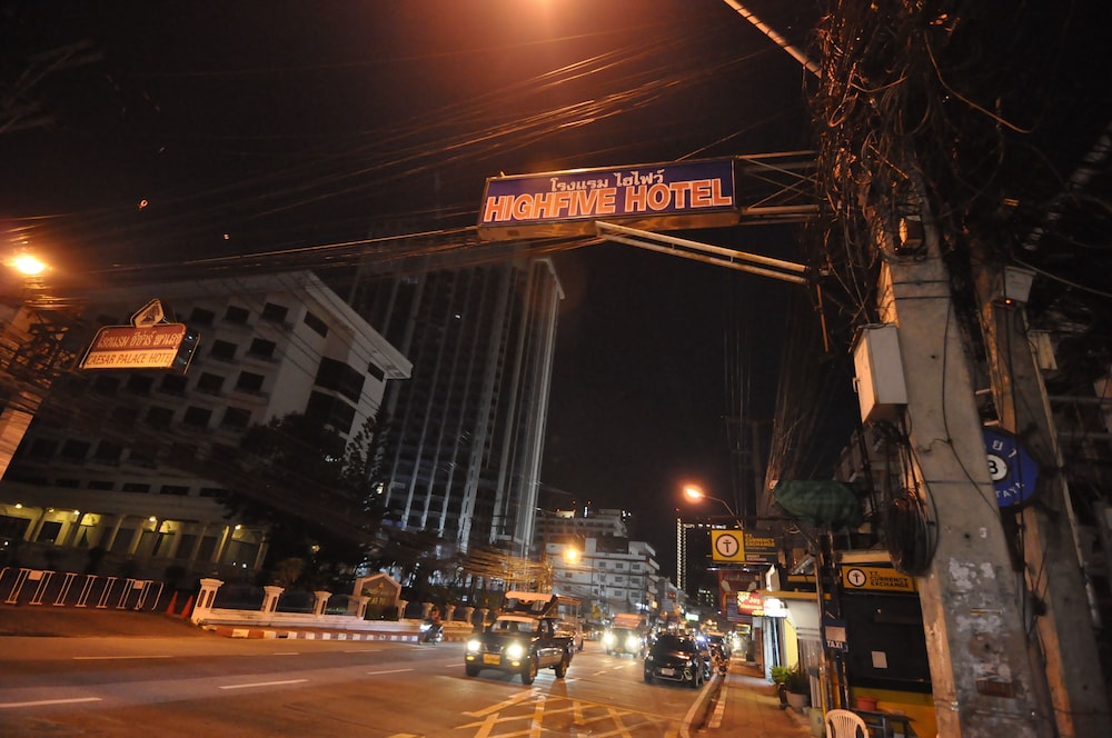 Highfive Hotel 64/70
