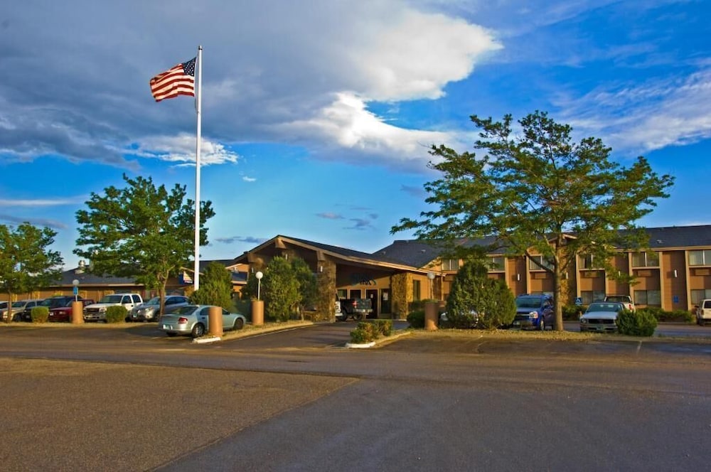 Super 8 by Wyndham Casper East/Evansville 28/33