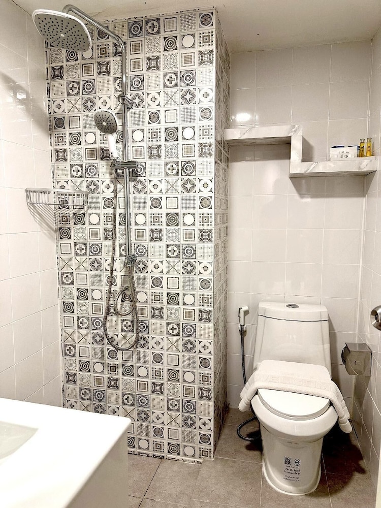 Dragon River Avenue Hotel 37/40