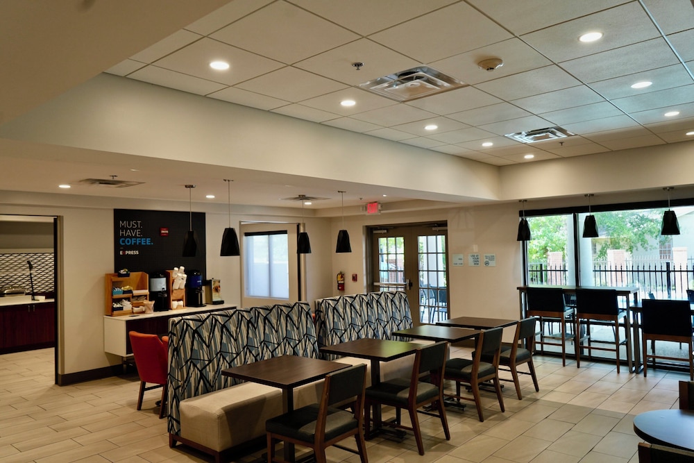 Holiday Inn Express Hotel and Suites Jackson - Flowood 54/71
